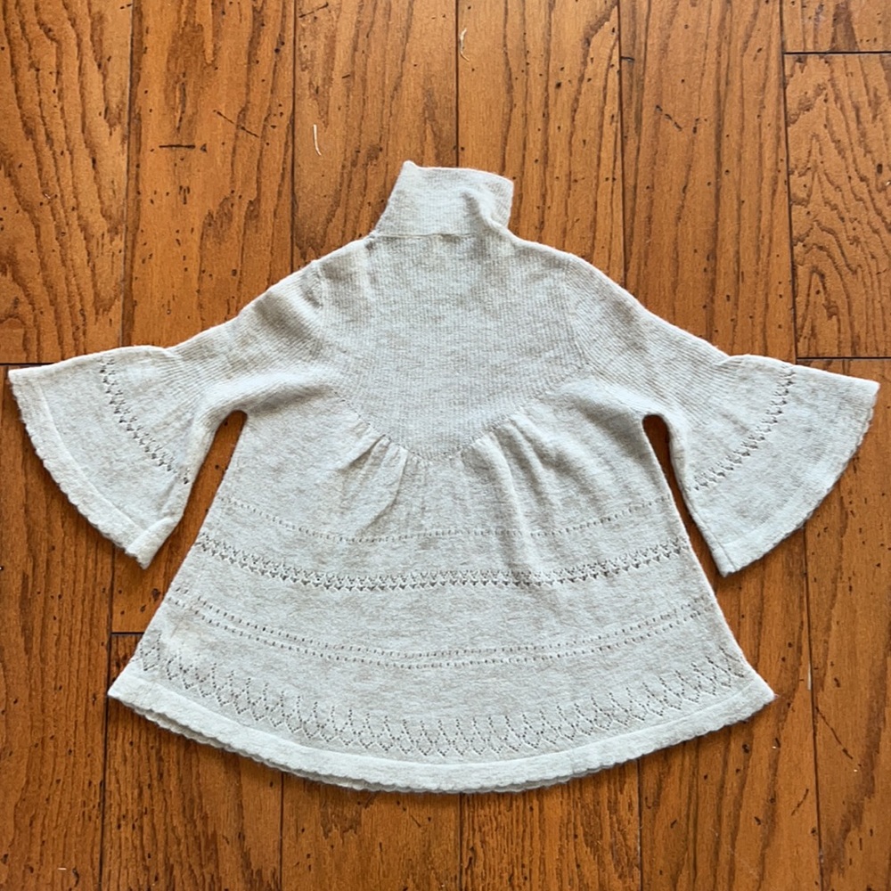 Never worn, XS adorable, feminine sweater from Antnro! - Picture 5 of 6